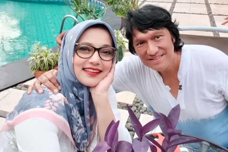 Bukan tipe mertua, begini upaya keras Ikang Fawzi luluhkan hati ayah Marissa Haque: Berhadapan terus sama ayah