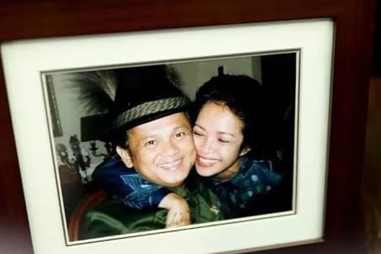 Kebiasaan BJ Habibie ke Ainun ini bak pengantin baru, diungkap oleh mantan ajudan: Bergandengan tangan