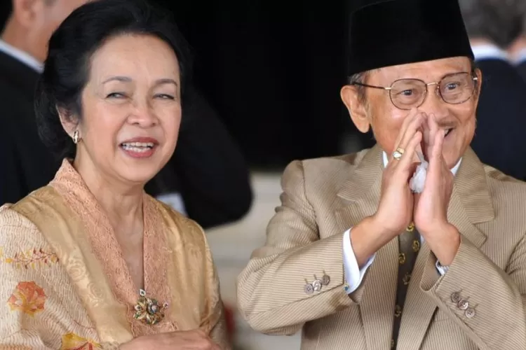 Gegara sama-sama pintar, BJ Habibie dan Ainun sempat dijodohkan oleh gurunya saat SMA: Ini kalau nikah…