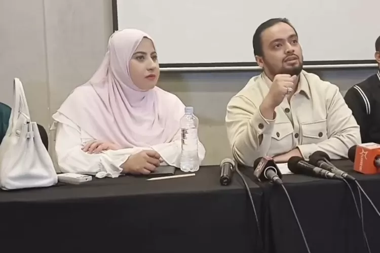 Reaksi warganet usai suami Tasyi Athasyia membandingkan istrinya dengan Rasulullah