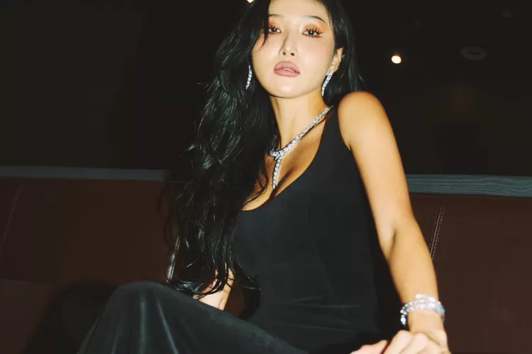 Hwasa MAMAMOO dikabarkan menjalin hubungan dengan pengusaha, orang dalam: Hwasa yang mengejar cintanya