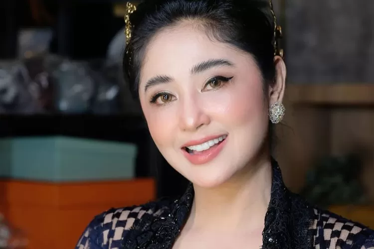 Berseteru dengan RT soal hewan kurban, Dewi Perssik meradang saat proses mediasi, begini kronologinya
