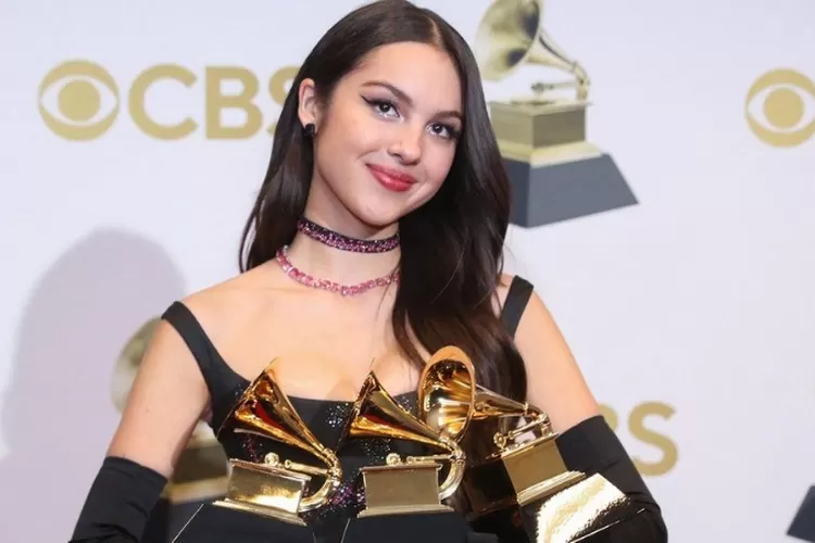 Profil lengkap Olivia Rodrigo, penyanyi Amerika yang raih tiga penghargaan Grammy Award 2022