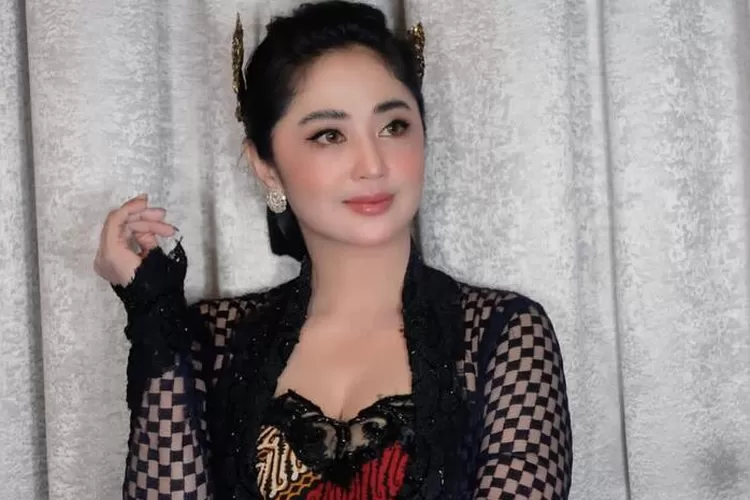 Sebut Dewi Perssik arogan dan sombong, Farhat Abbas siap jadi pengacara ketua RT