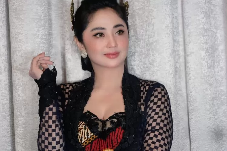 Pernah masuk penjara karena ribut, ini 7 kontroversi pedangdut Dewi Perssik yang bikin geleng-geleng kepala