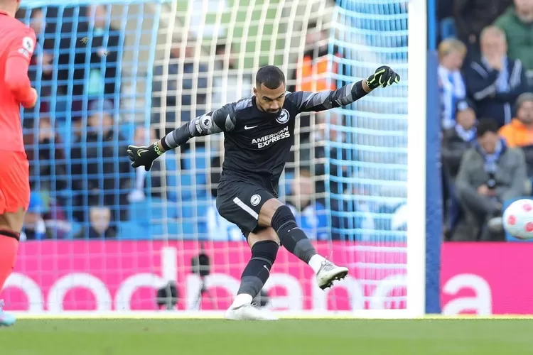 Andre Onana kemahalan, MU alihkan incaran ke Robert Sanchez