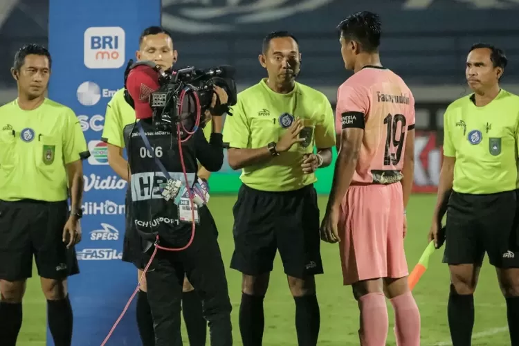 Gaji wasit BRI Liga 1 musim 2023-2024 melampaui upah menteri