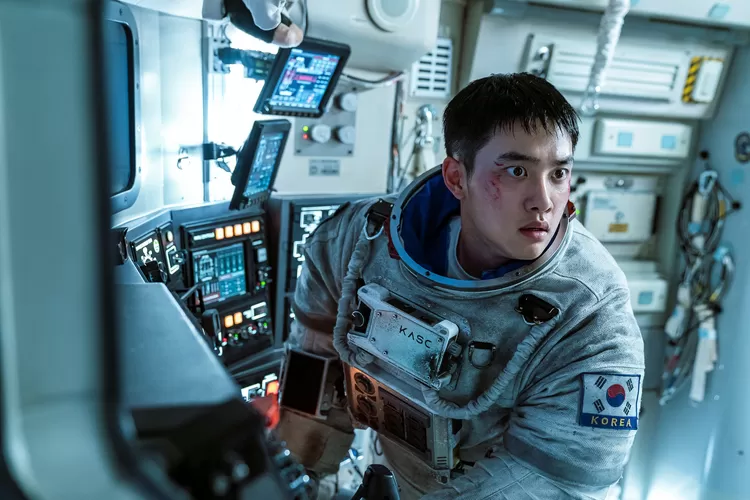 Jadi satu-satunya astronot yang selamat di bulan, film terbaru D.O EXO The Moon tayang 2 Agustus mendatang