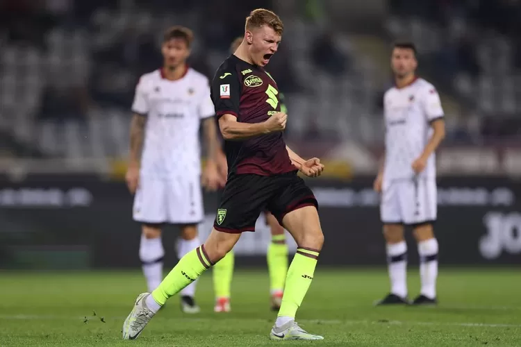 Butuh tambahan bek anyar, Liverpool incar Perr Schuurs dari Torino