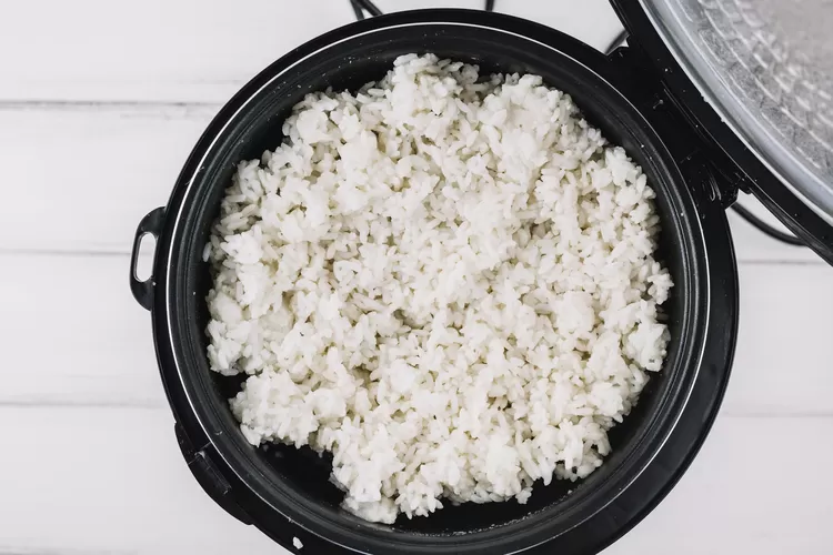 Selama ini salah! Jangan pernah mencuci beras di panci rice cooker jika tak ingin 3 hal ini terjadi