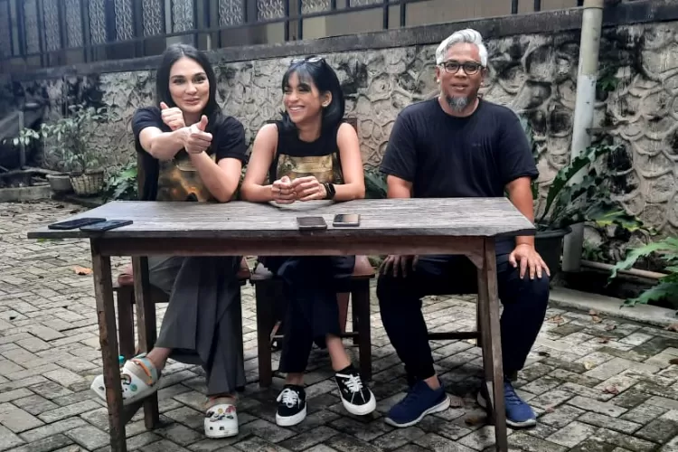 Luna Maya akting dengan ratusan ular berbisa demi Suzzanna Malam Jumat Kliwon: Ada kejadian aneh saat itu....