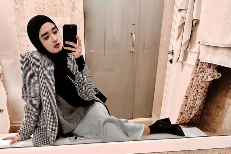 Inara Rusli pose foto di kamar mandi sampai bikin netizen syok: Sudah mulai nakal!