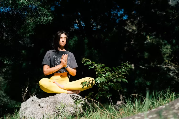 Lakukan teknik 5 minute mindfulness exercise, demi mengurangi kecemasan dan kekhawatiran secara berlebih