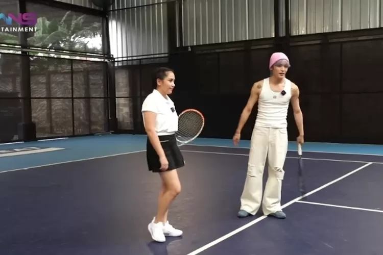 Taeyong NCT ke Andara! Nagita Slavina langsung ajarkan cara main tenis yang benar