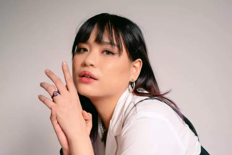 Karina Christy penyanyi pendatang baru gemparkan skena Musik Indonesia