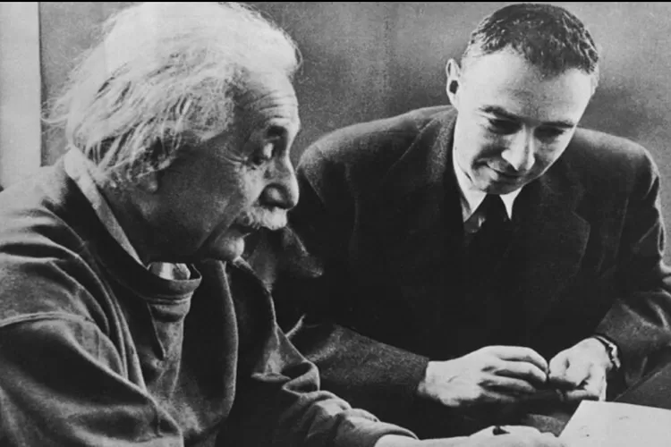 Sinopsis film Oppenheimer si penemu bom atom yang ternyata bersahabat dengan Einstein, simak kisahnya