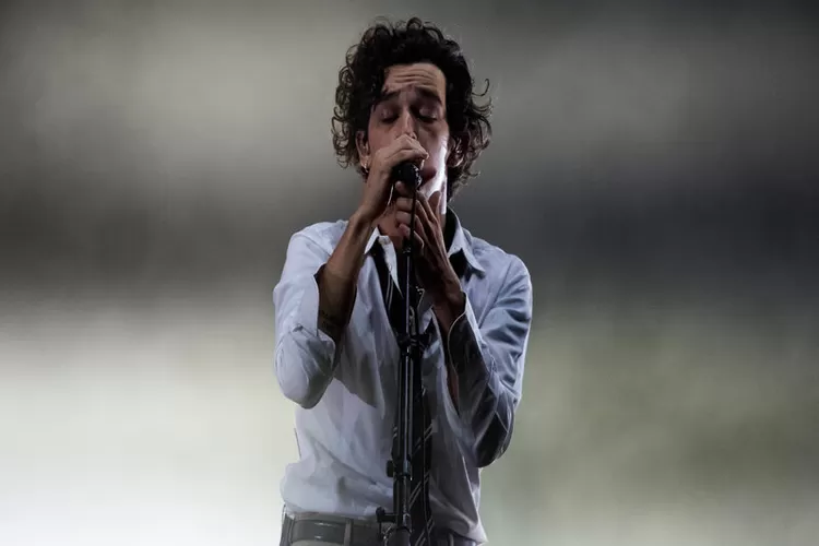 Dinilai problematik sejak dulu, inilah deretan skandal Matty Healy vokalis The 1975 sepanjang kariernya