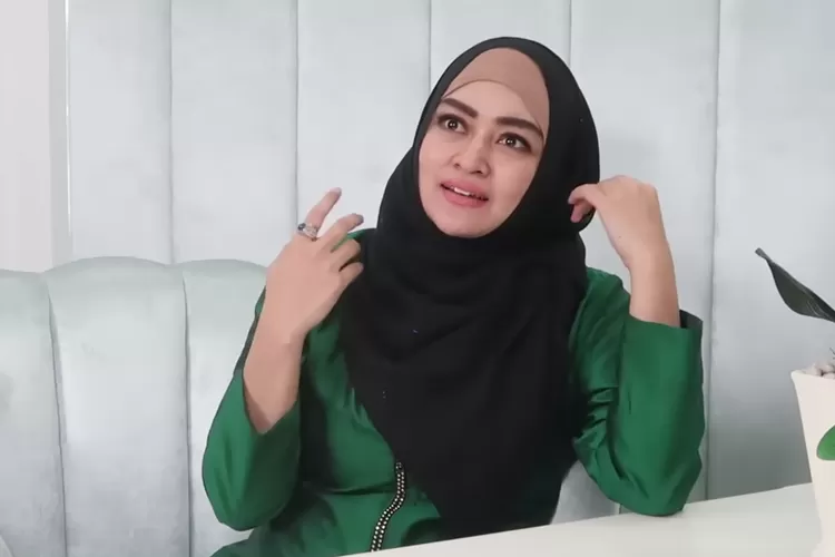 Berikut profil, usia hingga karier Zeda Salim, presenter acara religi yang dituding kumpul kebo dengan Habib