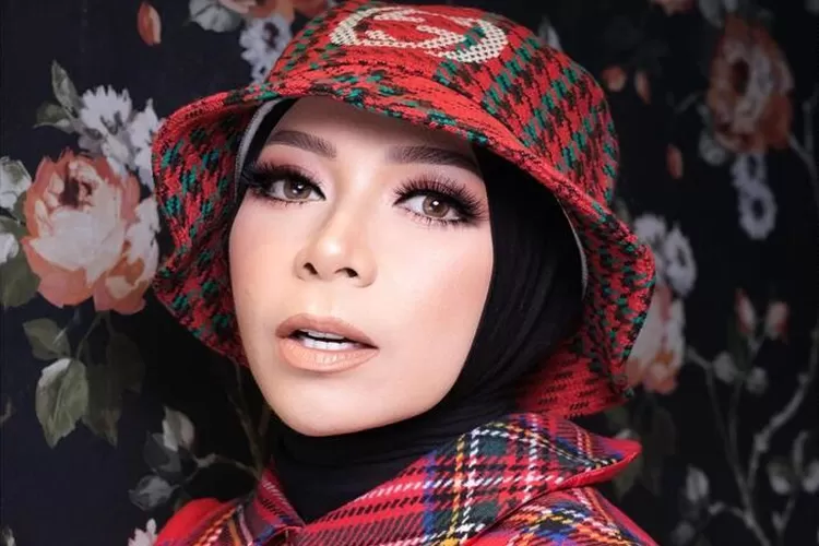 Buat kaget, ternyata ini alasan Melly Goeslaw memutuskan untuk berhijab: Aku nggak bilang hijrah