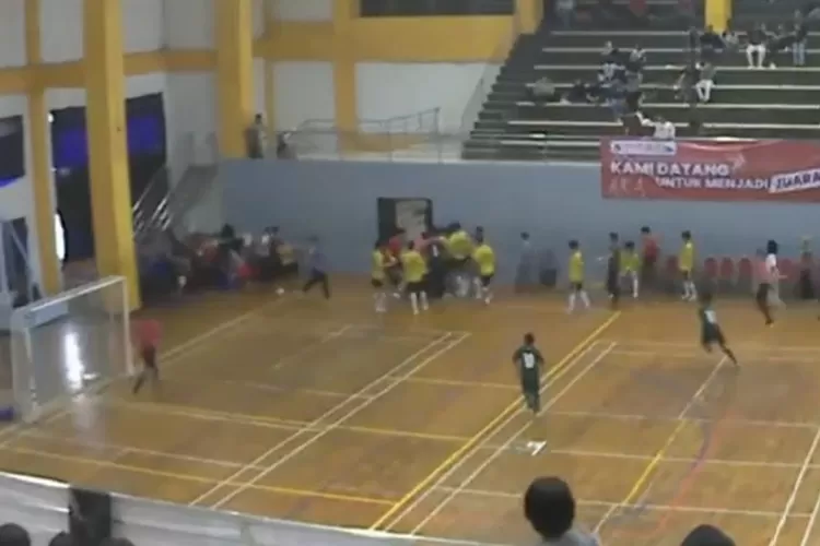 Mahasiswa UNJ dikeroyok sampai pingsan saat tanding futsal di GOR Pasar Minggu