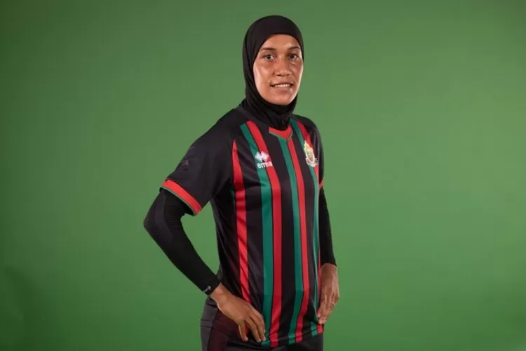 Nouhaila Benzina, pesepak bola hijab pertama sepanjang sejarah Piala Dunia Wanita