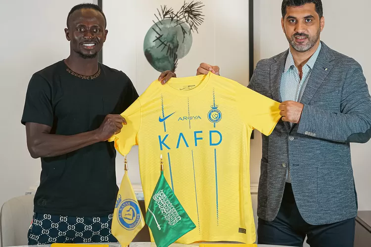 Resmi! Sadio Mane jadi partner Cristiano Ronaldo di Al Nassr dengan nilai transfer segini