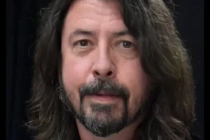 Dave Grohl, frontman legendaris Foo Fighters pilih naik kereta api ke Festival Glastonbury 2023