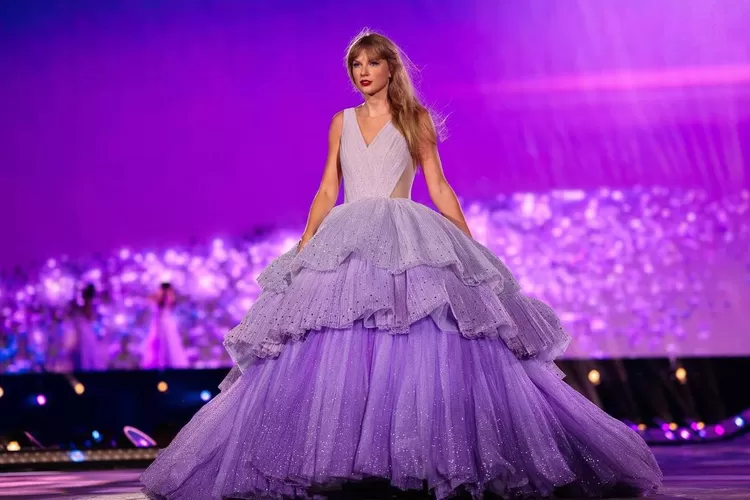 Terkenal rendah hati, Taylor Swift tak tanggung-tanggung berikan bonus kepada kru Eras Tour lebih dari Rp837 M