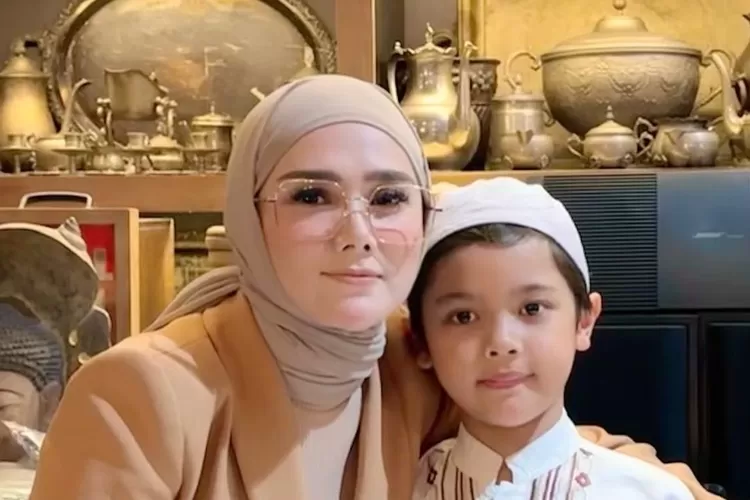 Senang diajak ke surga bareng usai dinikahi Ahmad Dhani, Mulan Jameela kena kritik: Enak lah, suami temen..