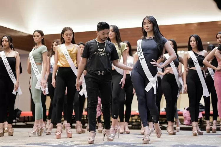 Sampai terlihat jerawat tubuh, begini foto tanpa busana finalis Miss Universe Indonesia dalam sketsa body cek