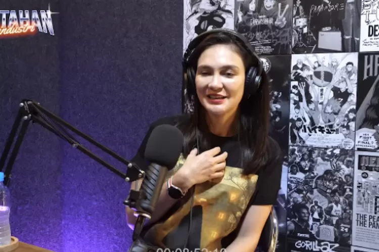 Mengawali karier sebagai cover girl majalah Aneka Yess, Luna Maya akui sedih media cetak sudah tak lagi eksis