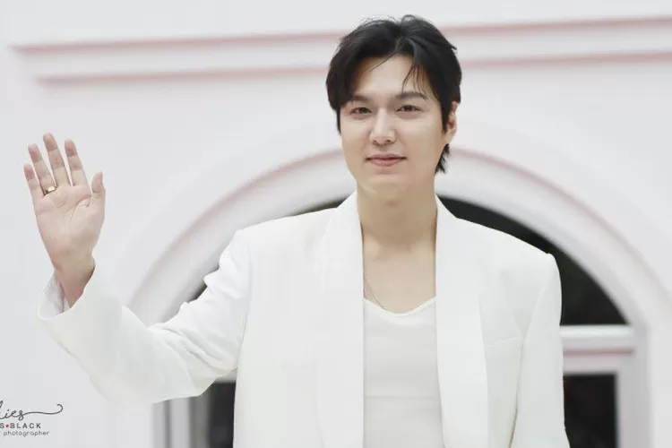 Sukses gegerkan Knetz, aktor Lee Min Ho muncul di publik dan penampian dia berubah banget