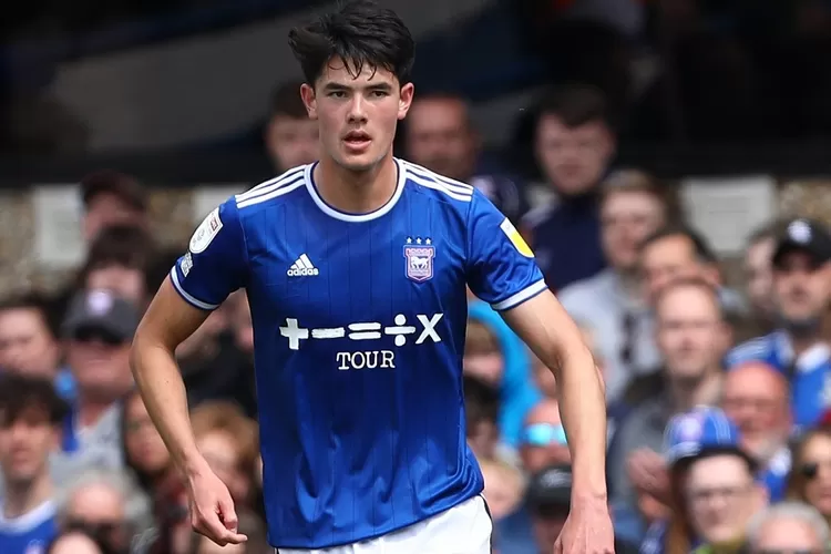 Elkan Baggott main penuh, sukses bawa Ipswich Town menang atas Bristol Rovers di Carabao Cup