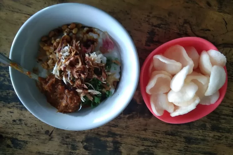 Rekomendasi 3 warung bubur ayam legendaris dan enak banget di Pontianak, Cek lokasi dan jam bukanya