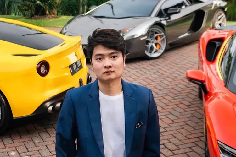 Beli Ferrari termahal seharga Rp19 miliar, Melvin Tenggara crazy rich Surabaya masih ngaku belum kaya