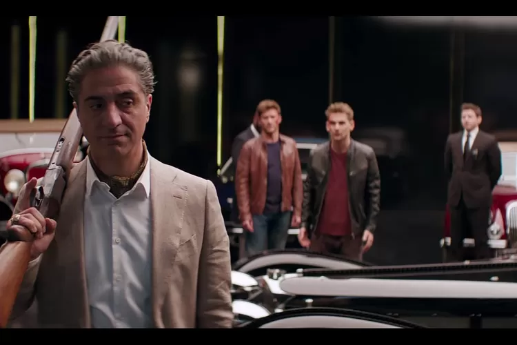 Sinopsis film Overdrive, aksi Scott Eastwood dan Freddie Thorp curi mobil Bugatti hingga Ferrari 250 GTO