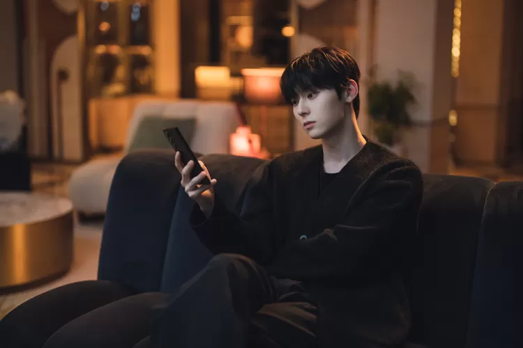 3 Alasan Hwang Min Hyun memilih hidup menyendiri dan selalu tertutup di drama My Lovely Liar