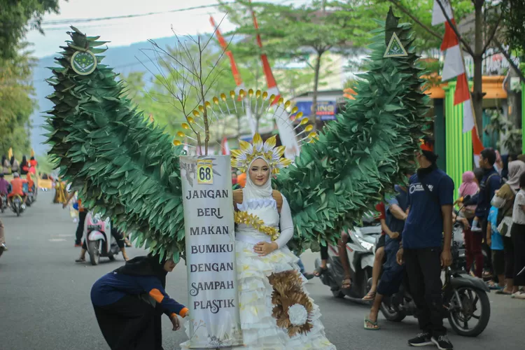 Adopsi Jember Carnival, Trenggalek gelar Panggul Carnival curi perhatian masyarakat pada HUT ke-78 RI