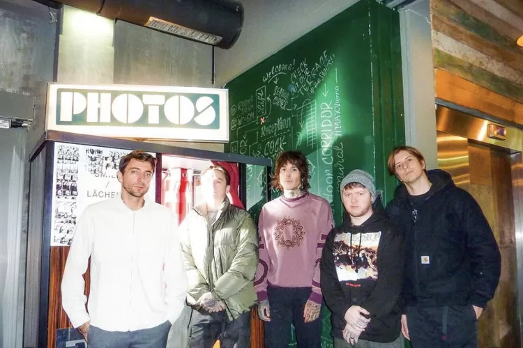 Tidak seperti band lainnya, Bring Me The Horizon hanya minta beberapa jajanan ini untuk riders mereka