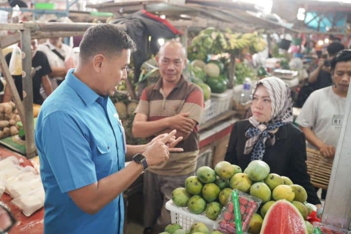Direktur Utama BPJS Ketenagakerjaan turun langsung menyapa pedagang Pasar Way Halim Lampung, Rabu (6/9).
