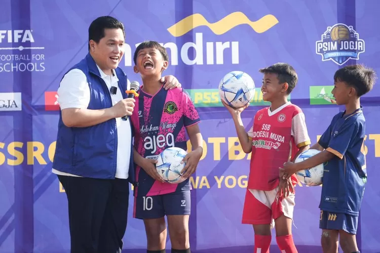 Grassroot Football Festival dibuka untuk pembinaan dini 132 tim se-Yogyakarta, Erick Thohir: Bismillah...