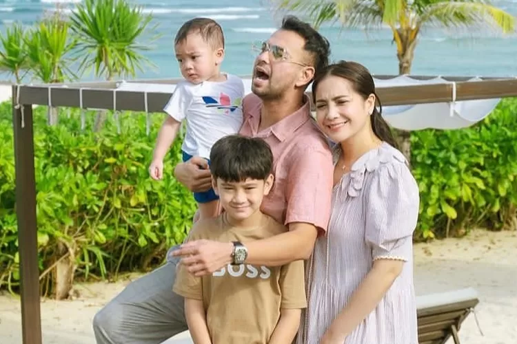 Raffi Ahmad sebut Nagita Slavina ingin punya anak dengan shio Naga, bakal lahiran tahun 2024?