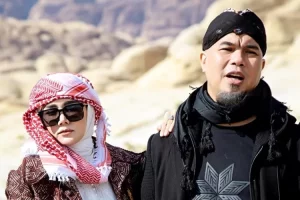 Foto mesra Ahmad Dhani dan Mulan Jameela di Instagram malah dinyinyiri netizen: Norak banget!