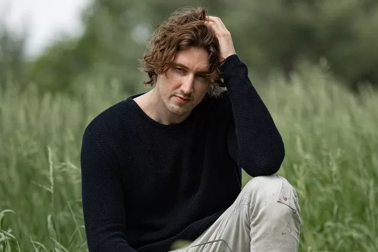 Lirik lagu To Have You Today - Dean Lewis, lengkap dengan terjemahan bahasa Indonesia