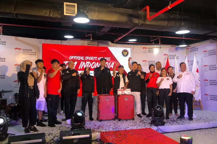 Tim Indonesia luncurkan jersey untuk Asian Games 2022 Huangzhou, Basuki Hadimuljono jadi modelnya