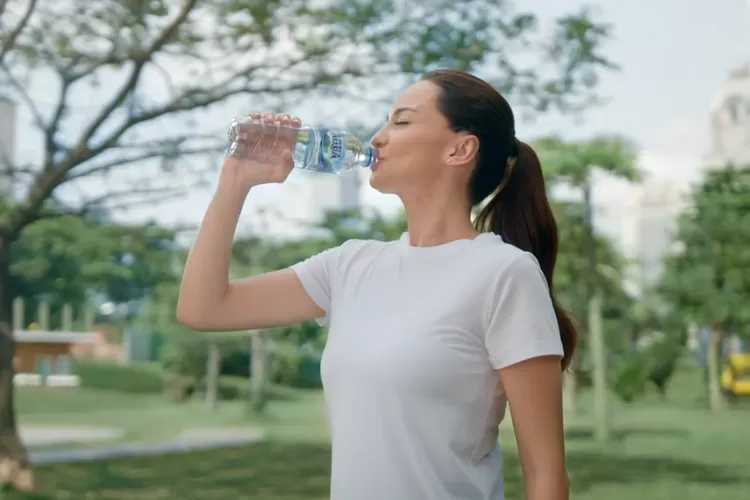 Tak sembarangan, Aqua spill 7 jadwal waktu yang tepat untuk minum air putih agar baik untuk kesehatan tubuh