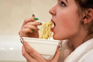 Indomie hack untuk kamu yang diet, cara makan Indomie sehat tanpa khawatir harus naik berat badan