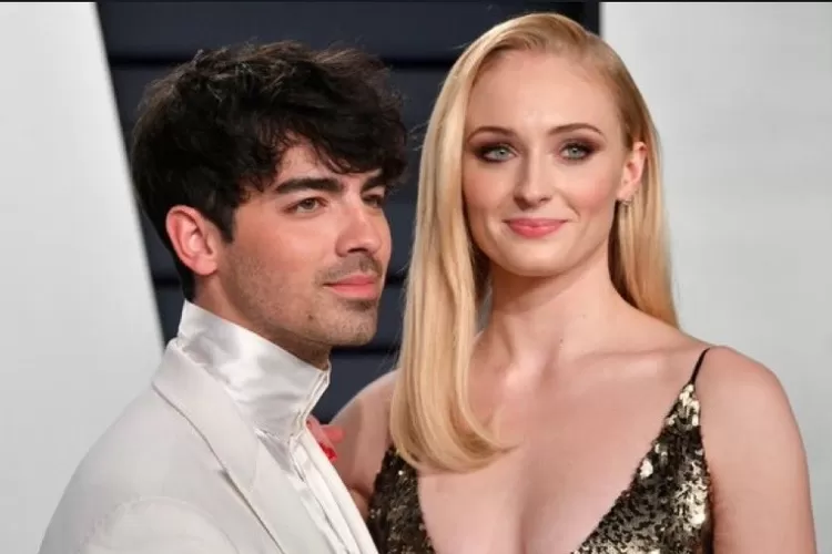 Bercerai dengan Joe Jonas, Sophie Turner kini menuntutnya untuk mengembalikan anak-anak