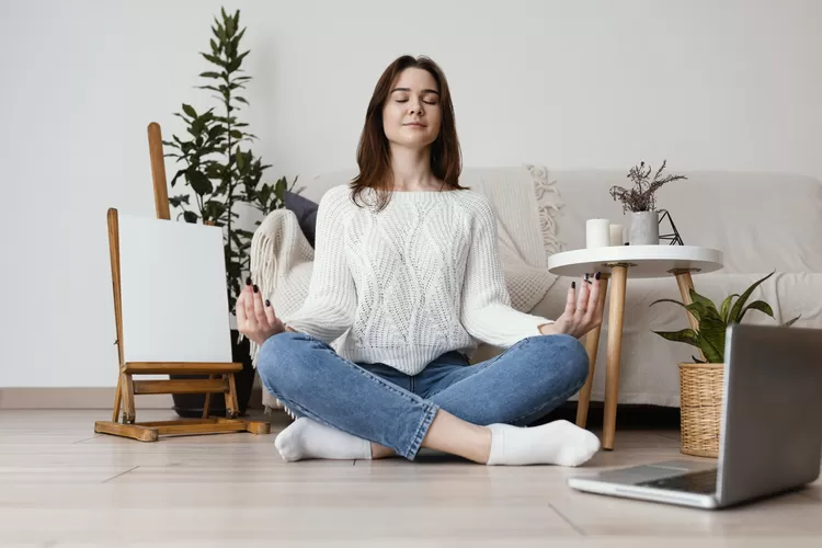 Menjaga kesehatan mental dengan mudah, meditasi menjadi solusinya bisa dilakukan tiap hari di rumah