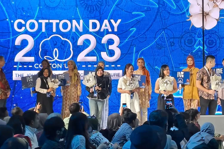 Peragaan busana ramaikan Cotton Day tahunan di Jakarta dihadiri 400 pelaku industri tekstil dunia